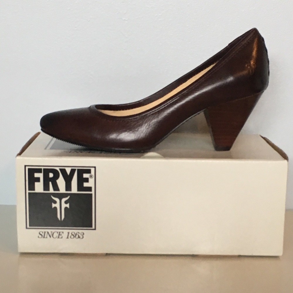 Frye Regina Pump (Dark Brown 7M)